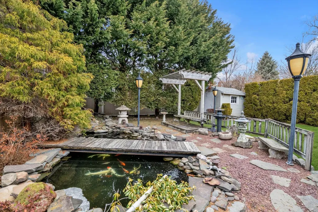 109 6th Street New Hyde Park NY 11040