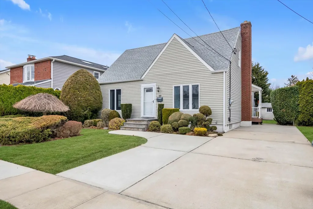 109 6th Street New Hyde Park NY 11040