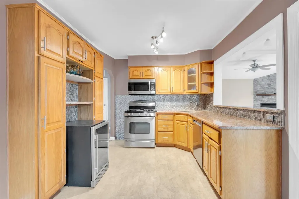 109 6th Street New Hyde Park NY 11040