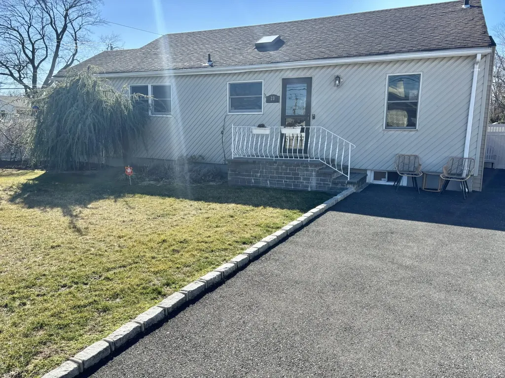 23 Baiting Place Road Babylon NY 11735