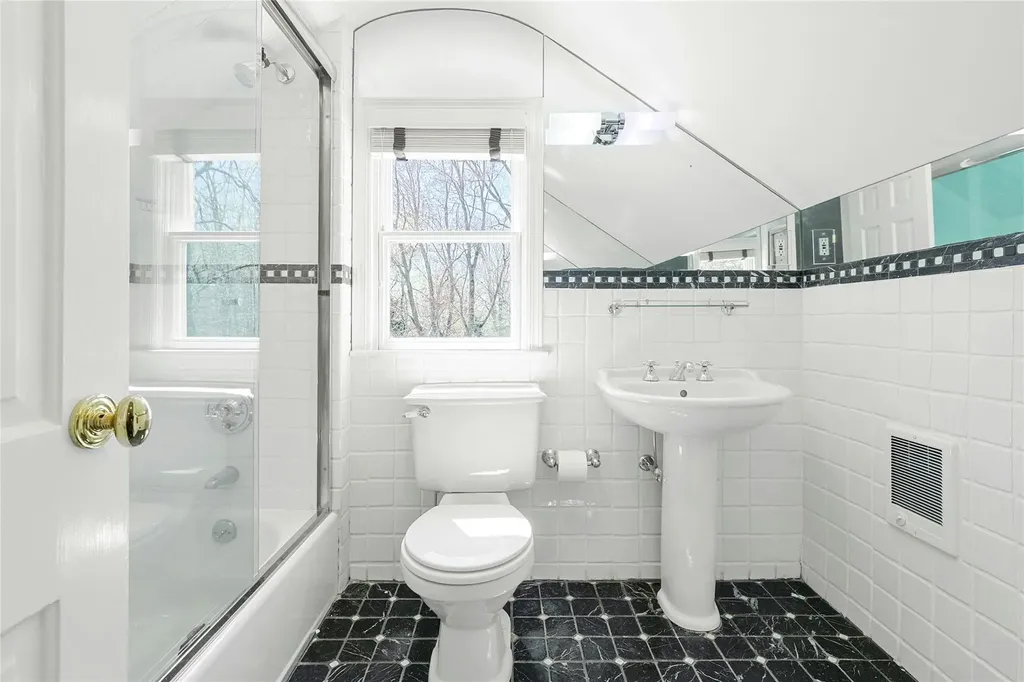 33 North Way Chappaqua NY 10514