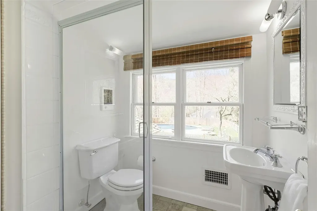 33 North Way Chappaqua NY 10514
