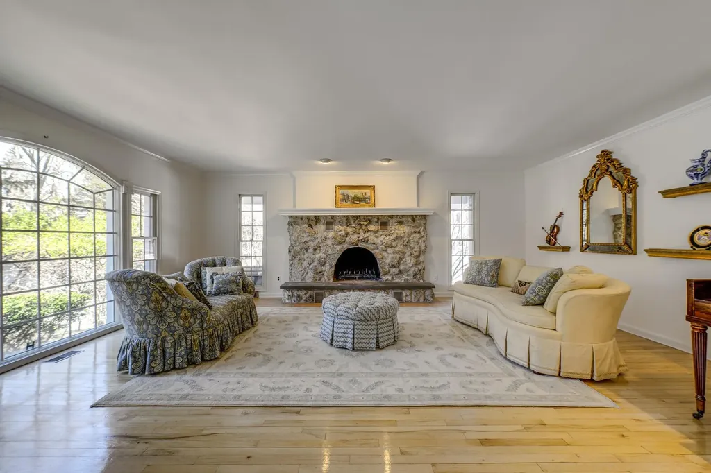 12 Acre View Drive Northport NY 11768