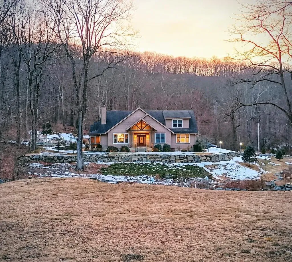 3 Laura Court Beekman NY 12570
