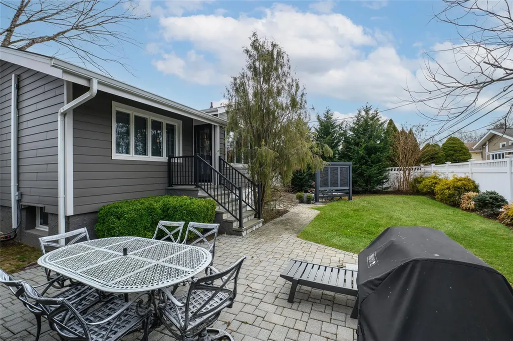 19 Friendly Lane Jericho NY 11753