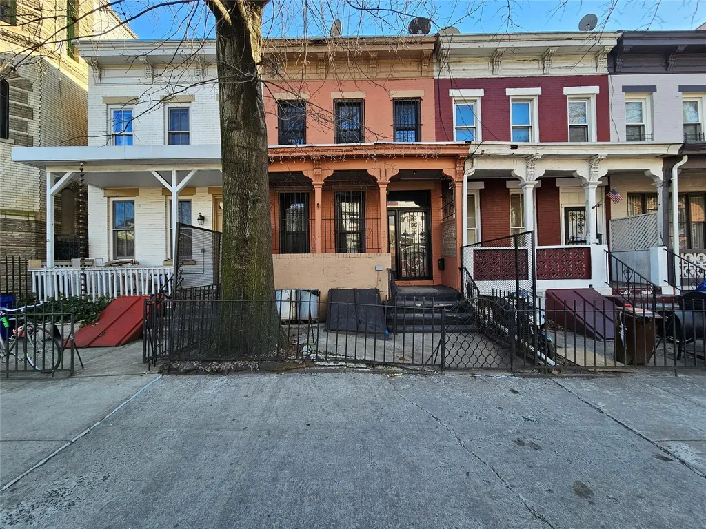 1076 Lafayette Avenue Brooklyn NY 11221