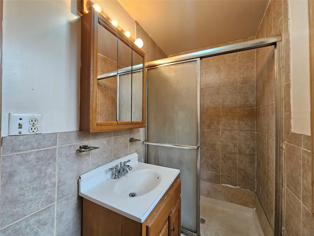 1076 Lafayette Avenue Brooklyn NY 11221