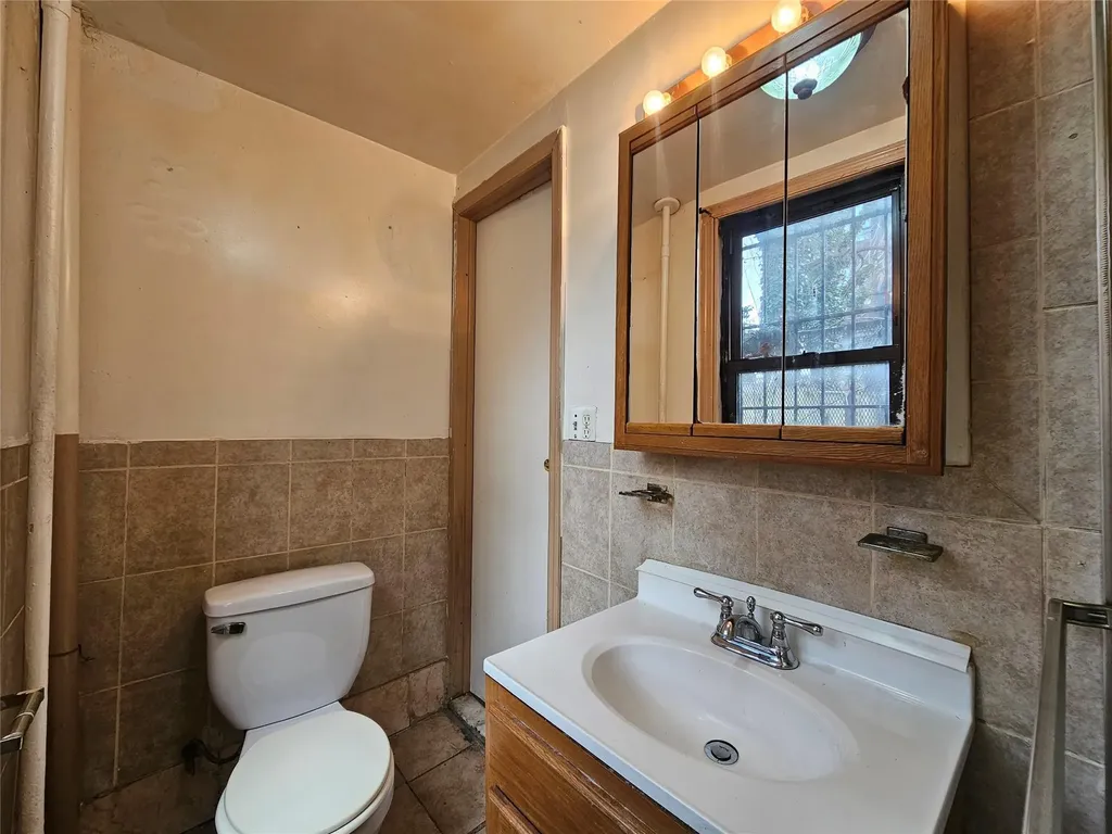 1076 Lafayette Avenue Brooklyn NY 11221