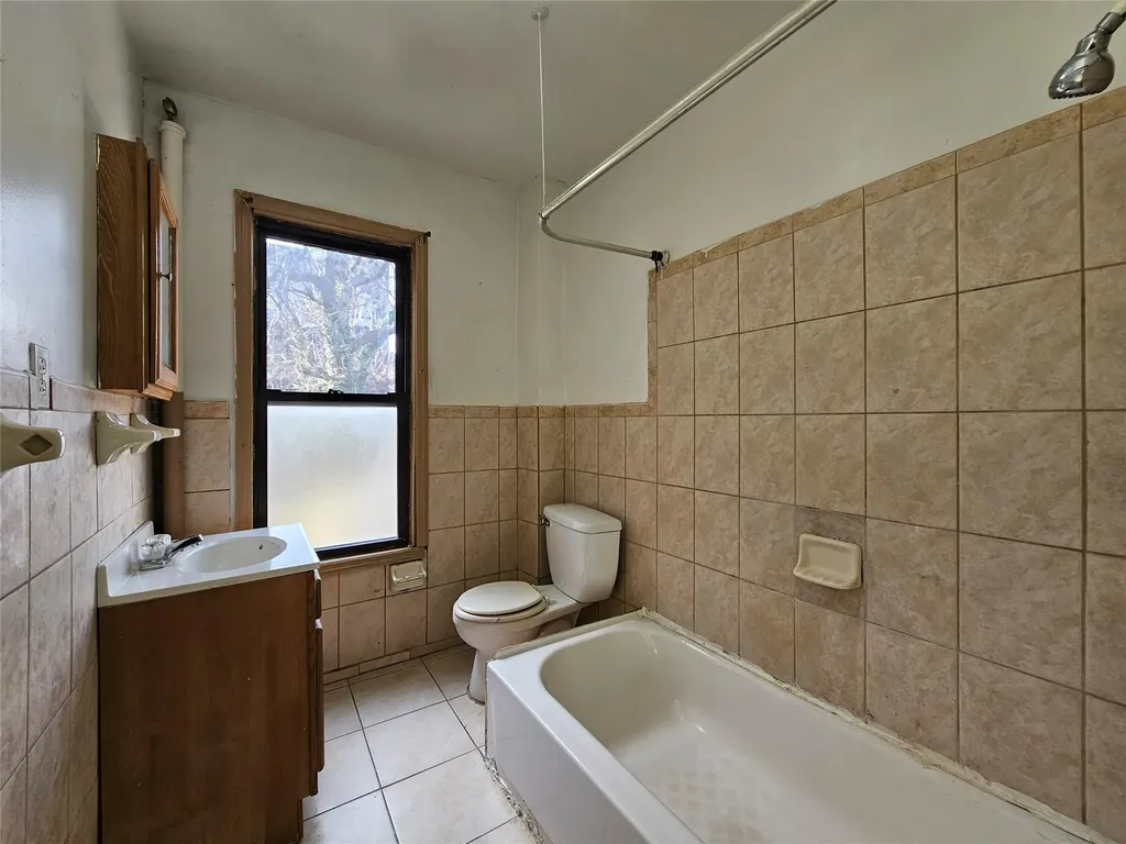 1076 Lafayette Avenue Brooklyn NY 11221