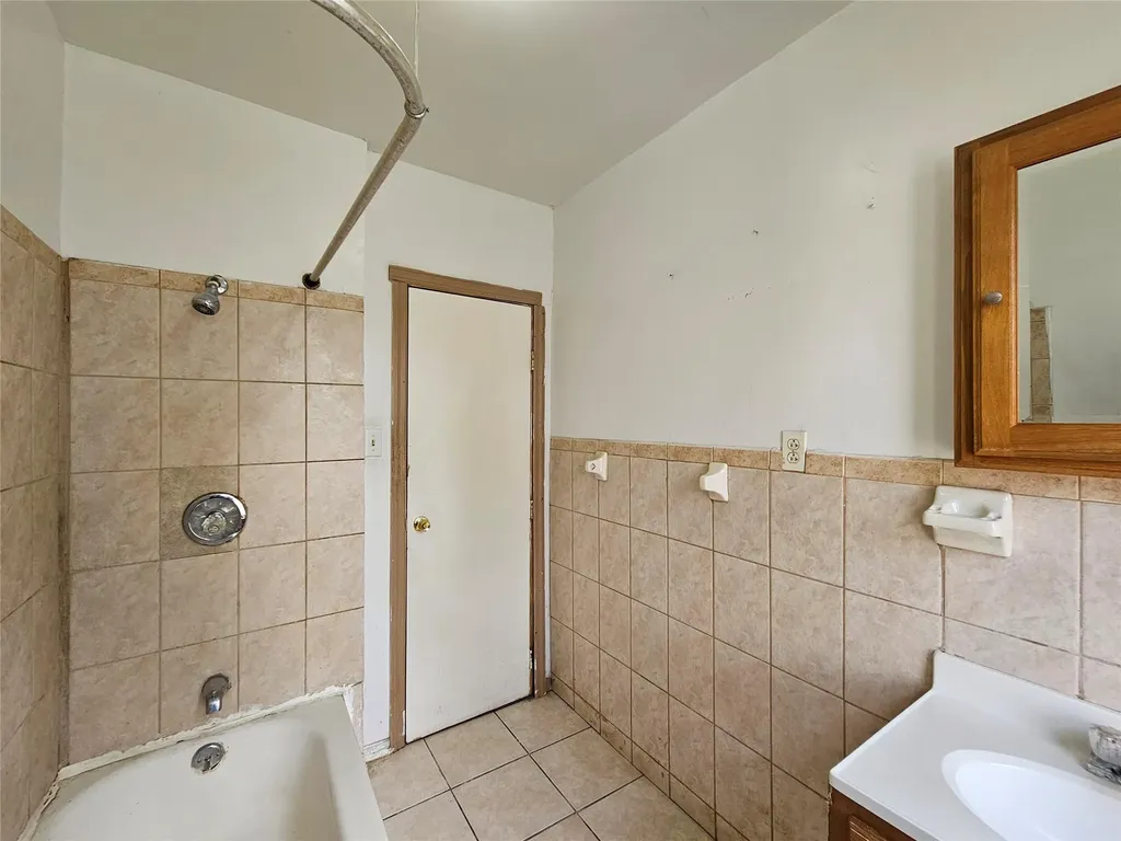 1076 Lafayette Avenue Brooklyn NY 11221