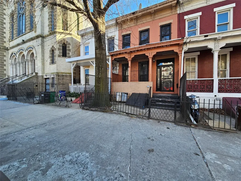 1076 Lafayette Avenue Brooklyn NY 11221