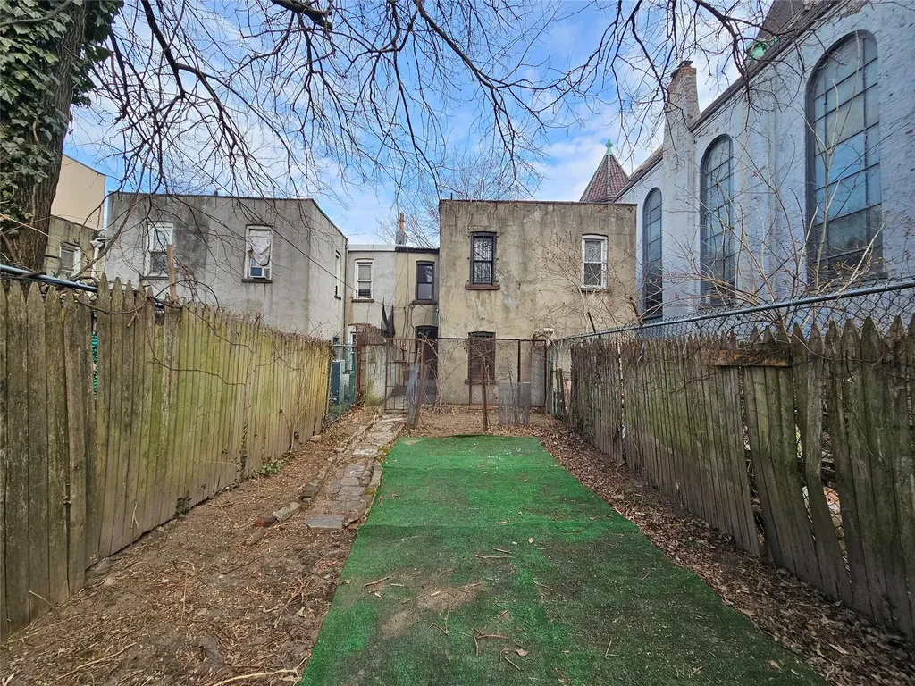 1076 Lafayette Avenue Brooklyn NY 11221