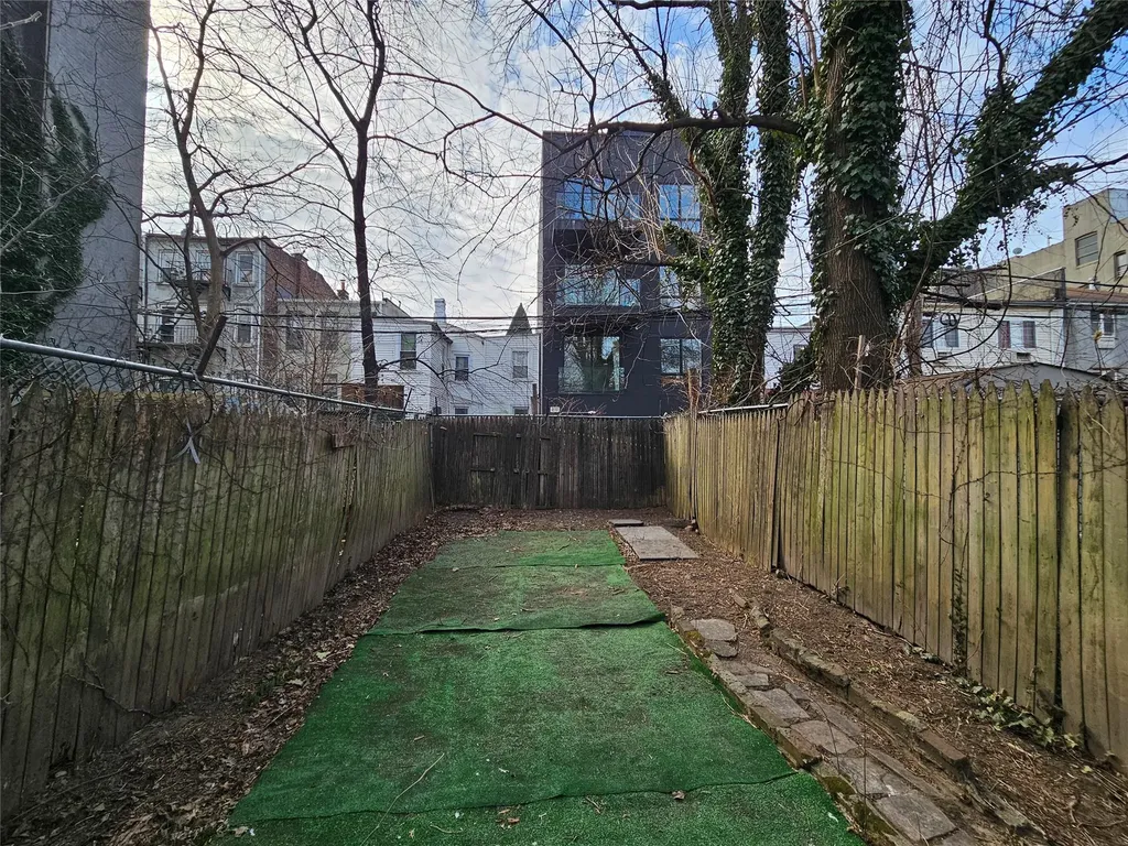 1076 Lafayette Avenue Brooklyn NY 11221