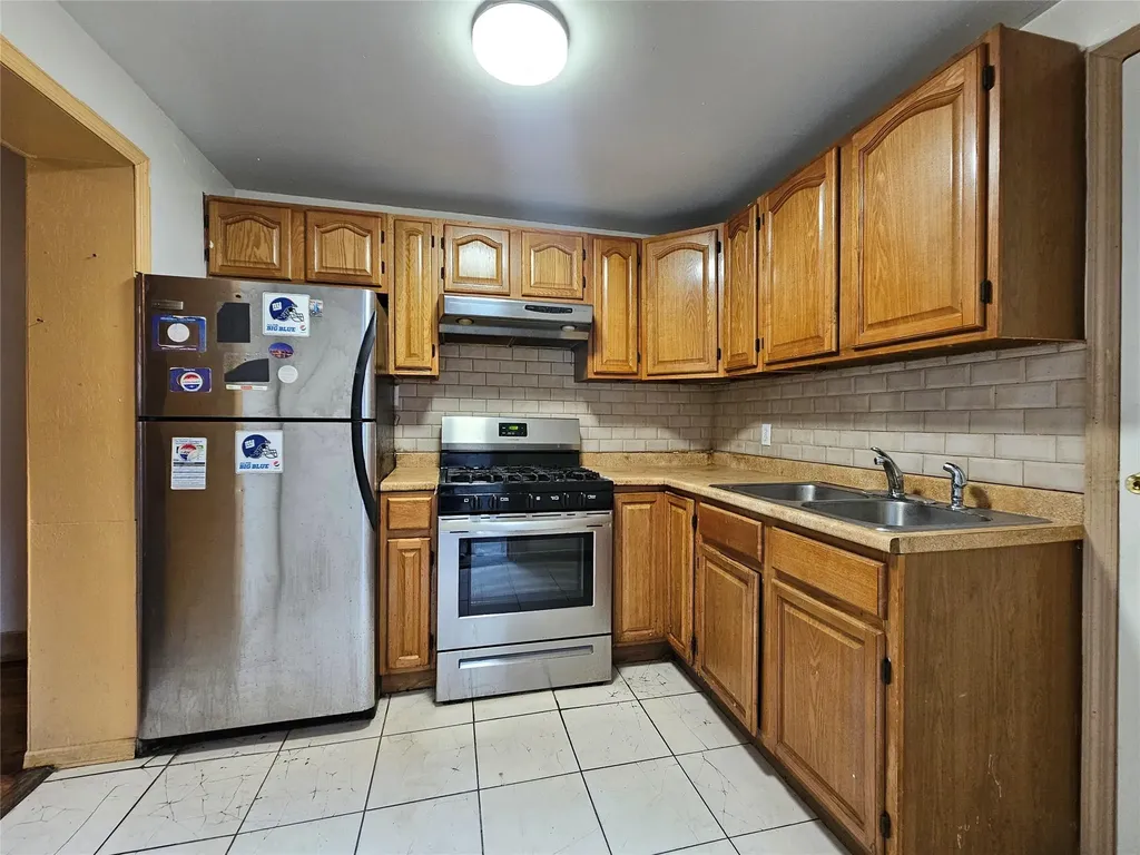 1076 Lafayette Avenue Brooklyn NY 11221