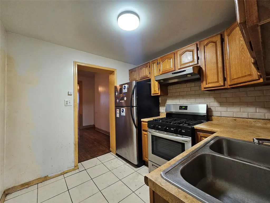 1076 Lafayette Avenue Brooklyn NY 11221