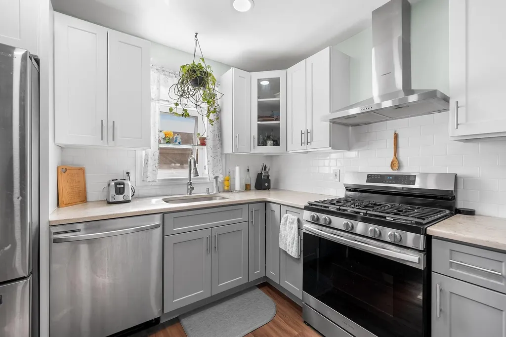 9 Westwood Avenue Babylon NY 11729