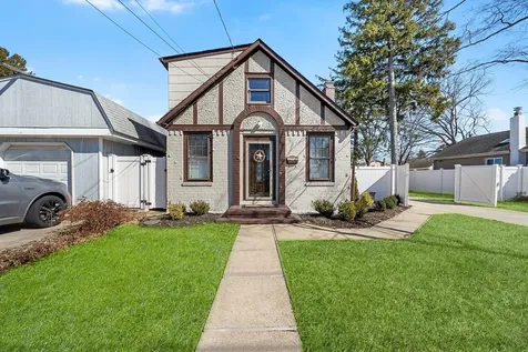 9 Westwood Avenue Deer Park NY 11729