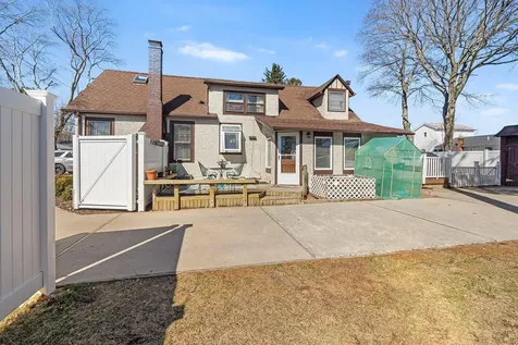 9 Westwood Avenue Deer Park NY 11729