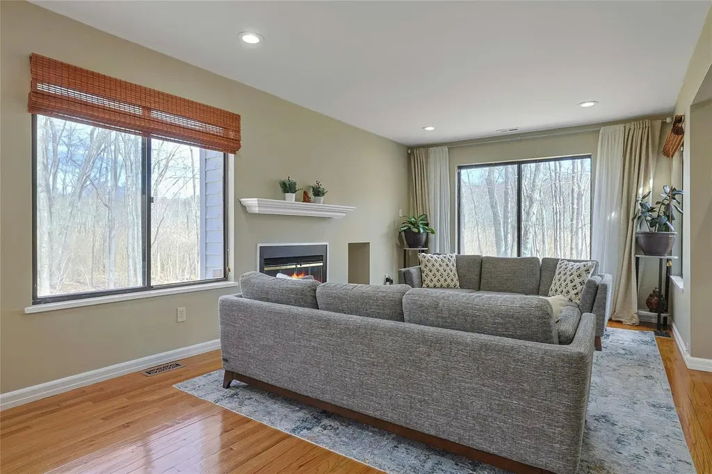 6 Deer Run Chappaqua NY 10514
