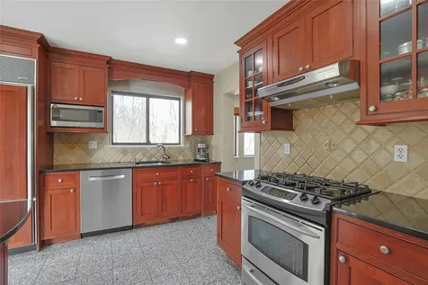 6 Deer Run Chappaqua NY 10514