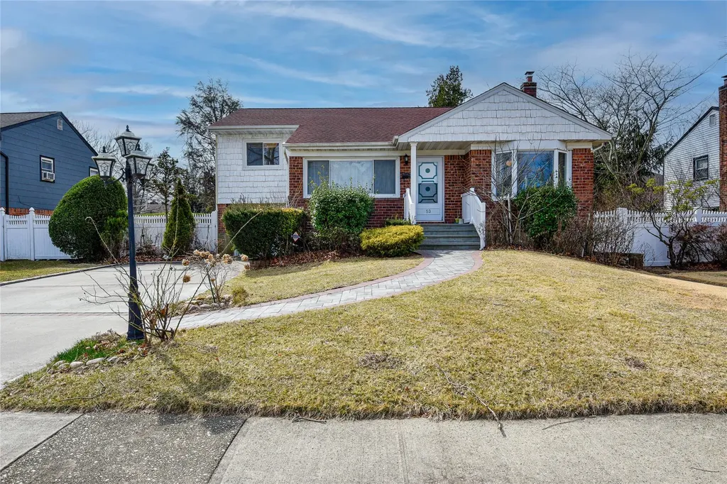 53 Aintree Road Westbury NY 11590