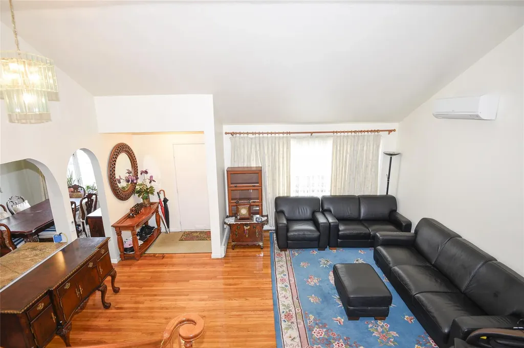 53 Aintree Road Westbury NY 11590