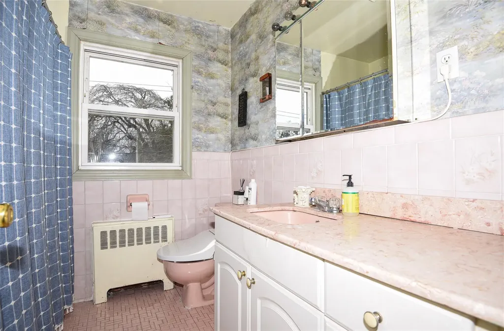 53 Aintree Road Westbury NY 11590