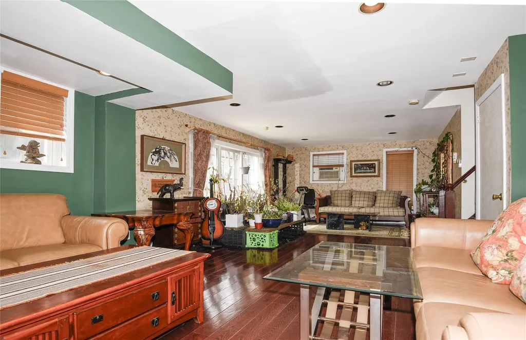 53 Aintree Road Westbury NY 11590