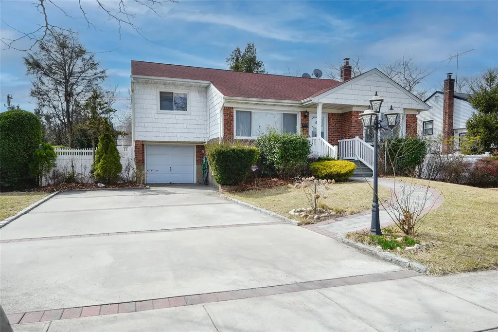 53 Aintree Road Westbury NY 11590