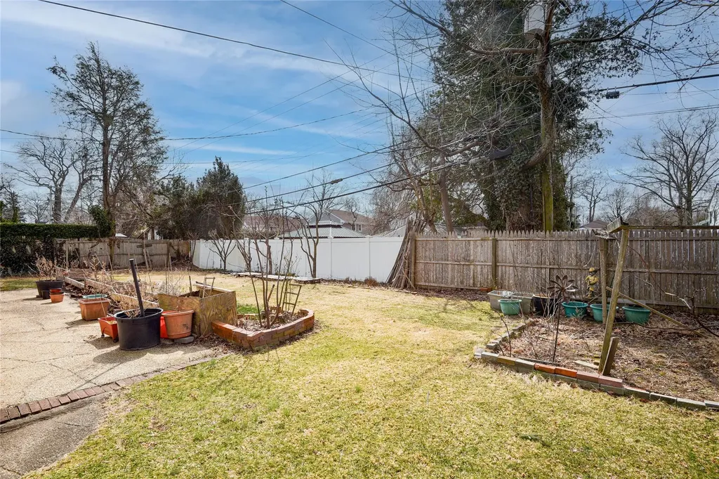 53 Aintree Road Westbury NY 11590