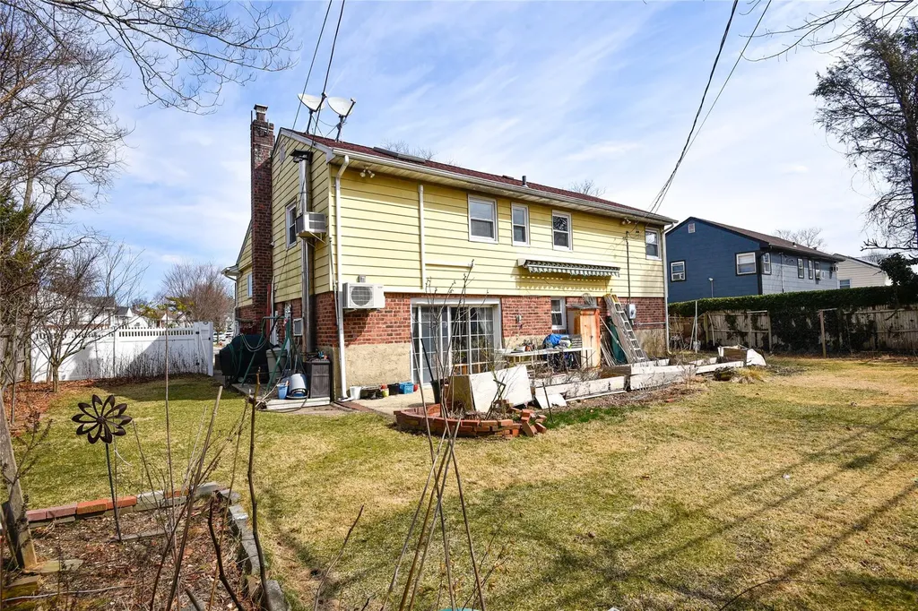 53 Aintree Road Westbury NY 11590