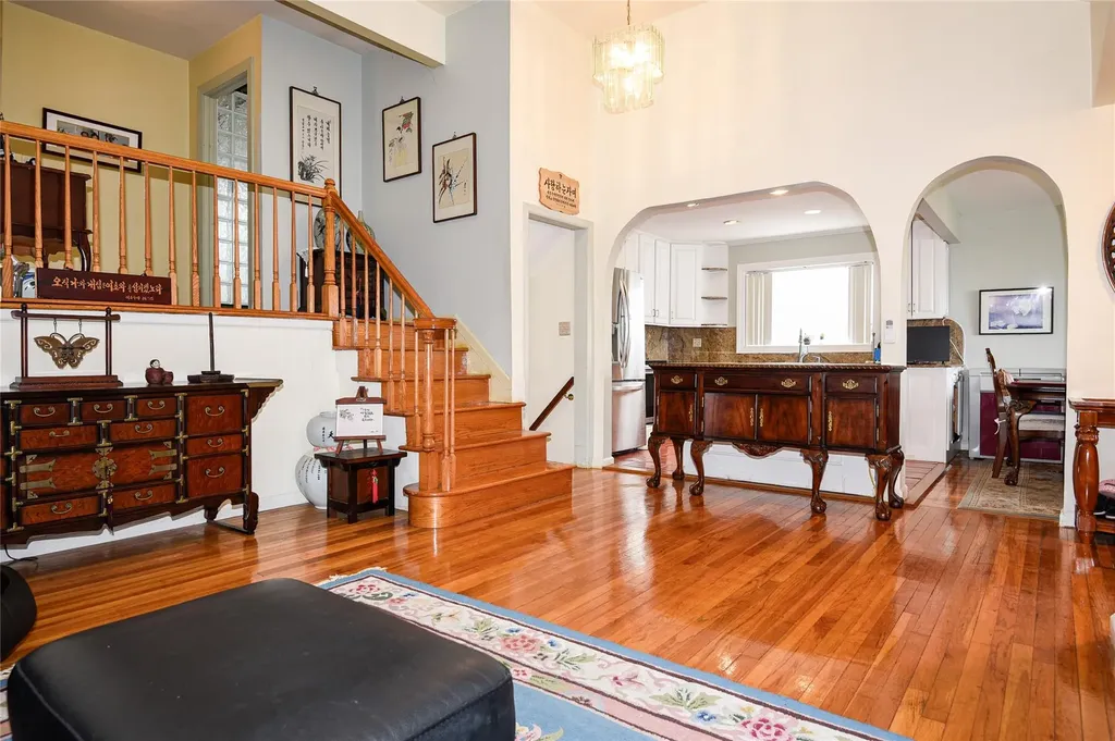53 Aintree Road Westbury NY 11590