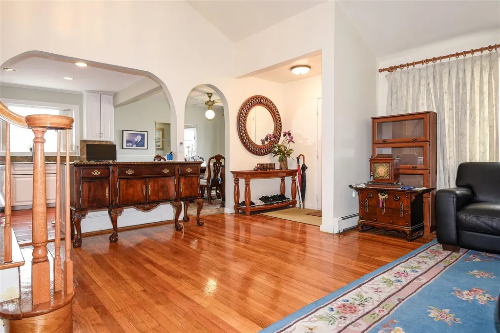 53 Aintree Road Westbury NY 11590