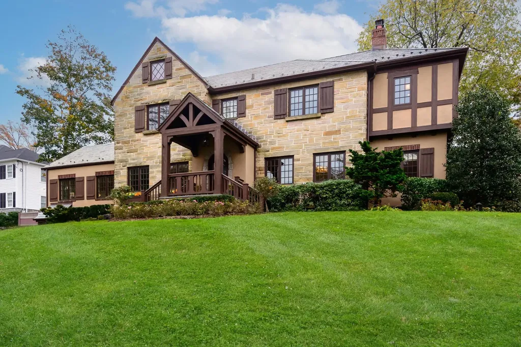 134 Circle Drive Manhasset NY 11030