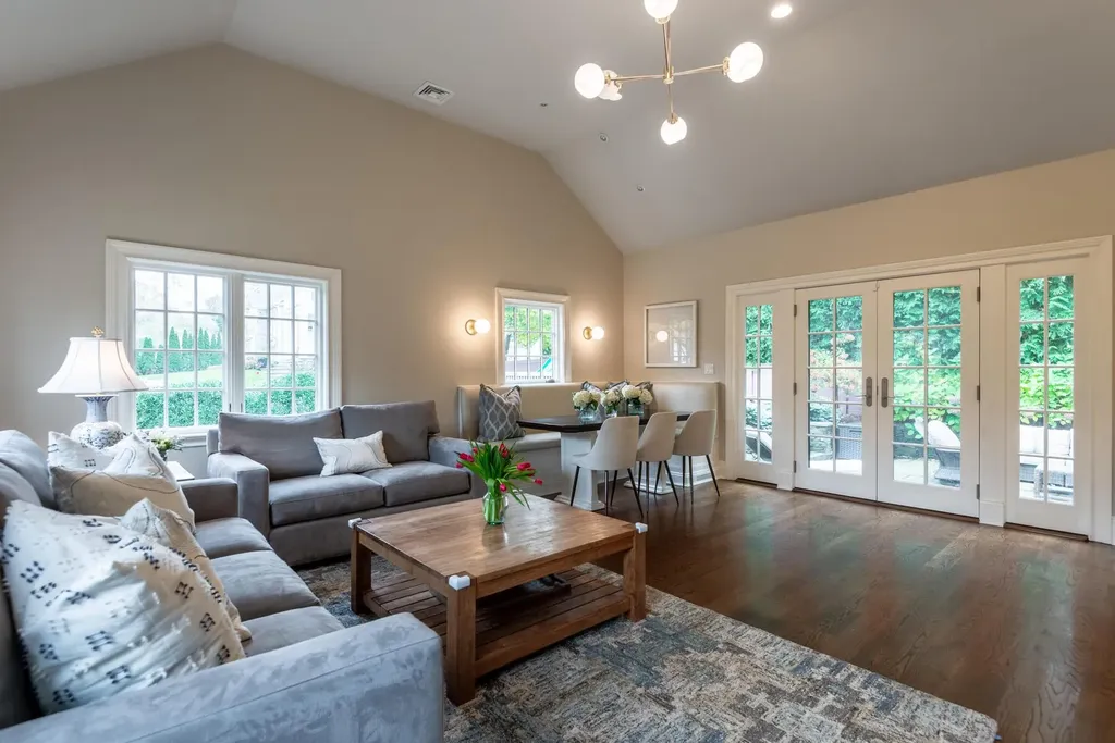 134 Circle Drive Manhasset NY 11030