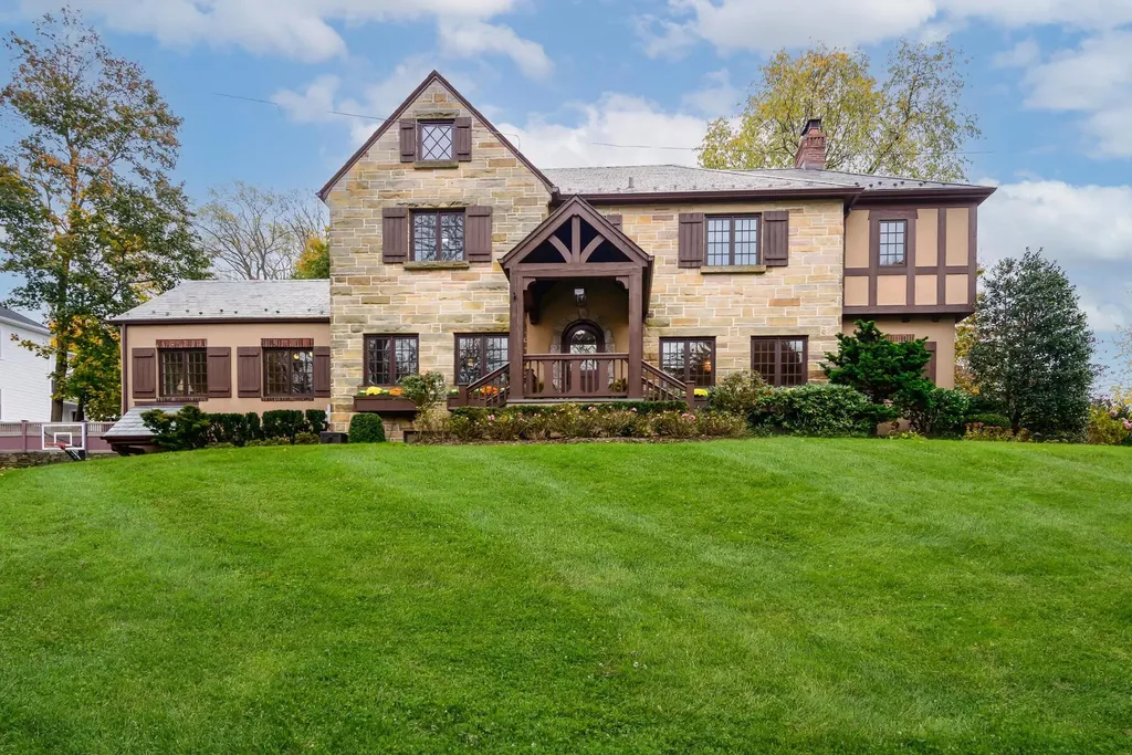 134 Circle Drive Manhasset NY 11030