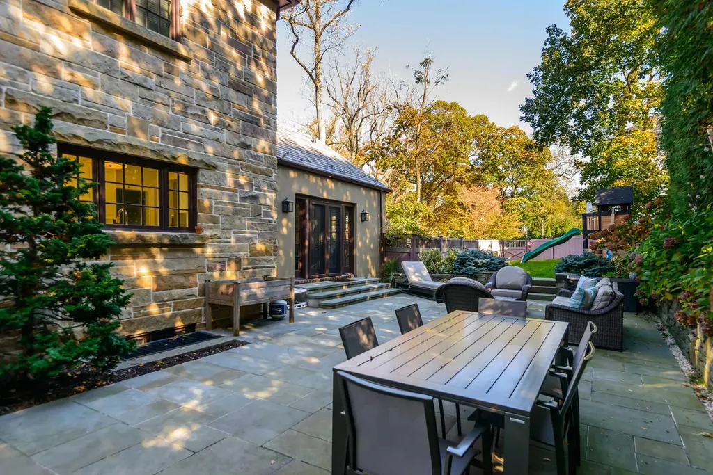 134 Circle Drive Manhasset NY 11030