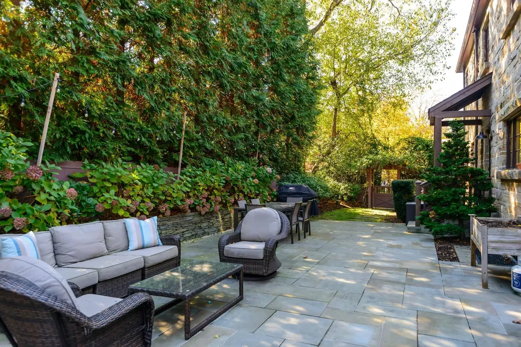 134 Circle Drive Manhasset NY 11030
