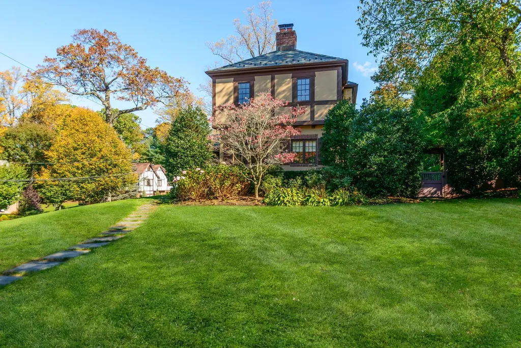 134 Circle Drive Manhasset NY 11030