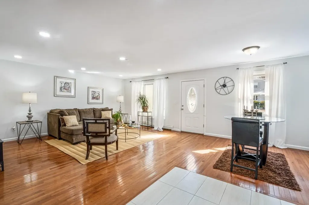 15 Iroquois Avenue Brookhaven NY 11784