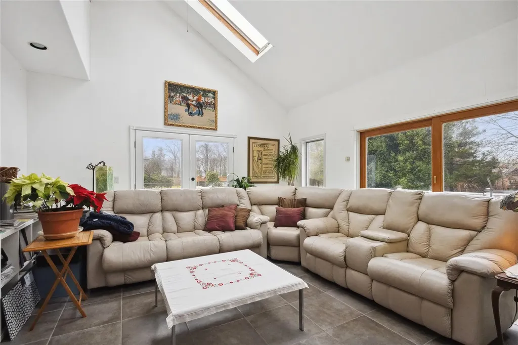 12 Friendly Road Smithtown NY 11787