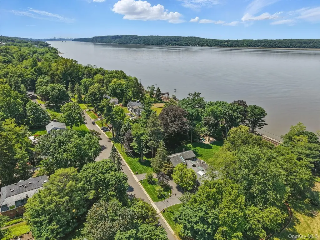 30 Half Moon Lane Irvington NY 10533