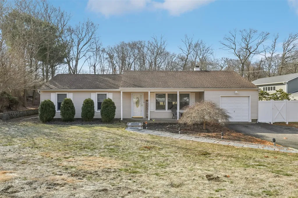 8 Rustic Road Yaphank NY 11980