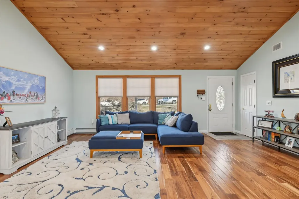 8 Rustic Road Yaphank NY 11980