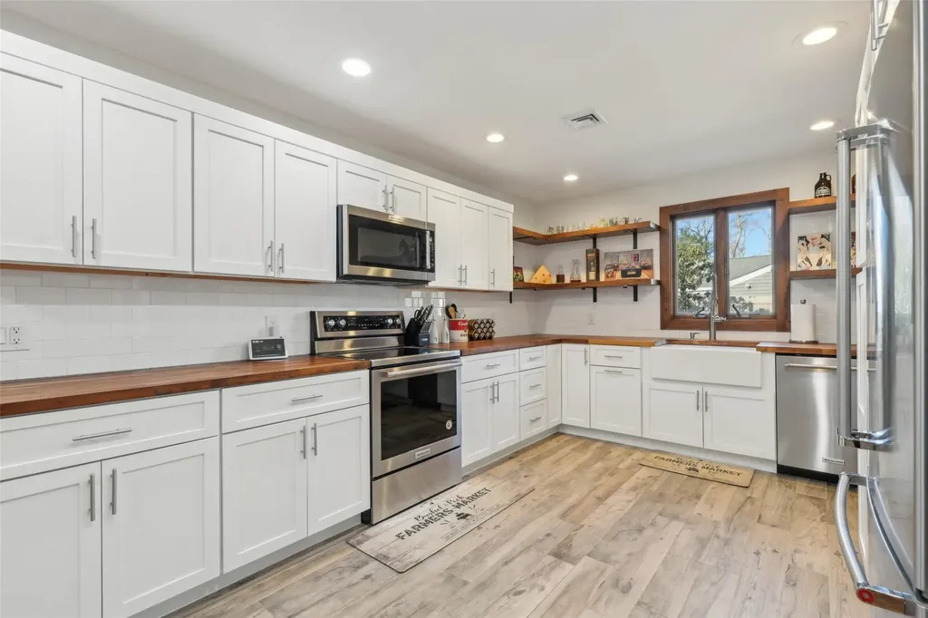 8 Rustic Road Yaphank NY 11980