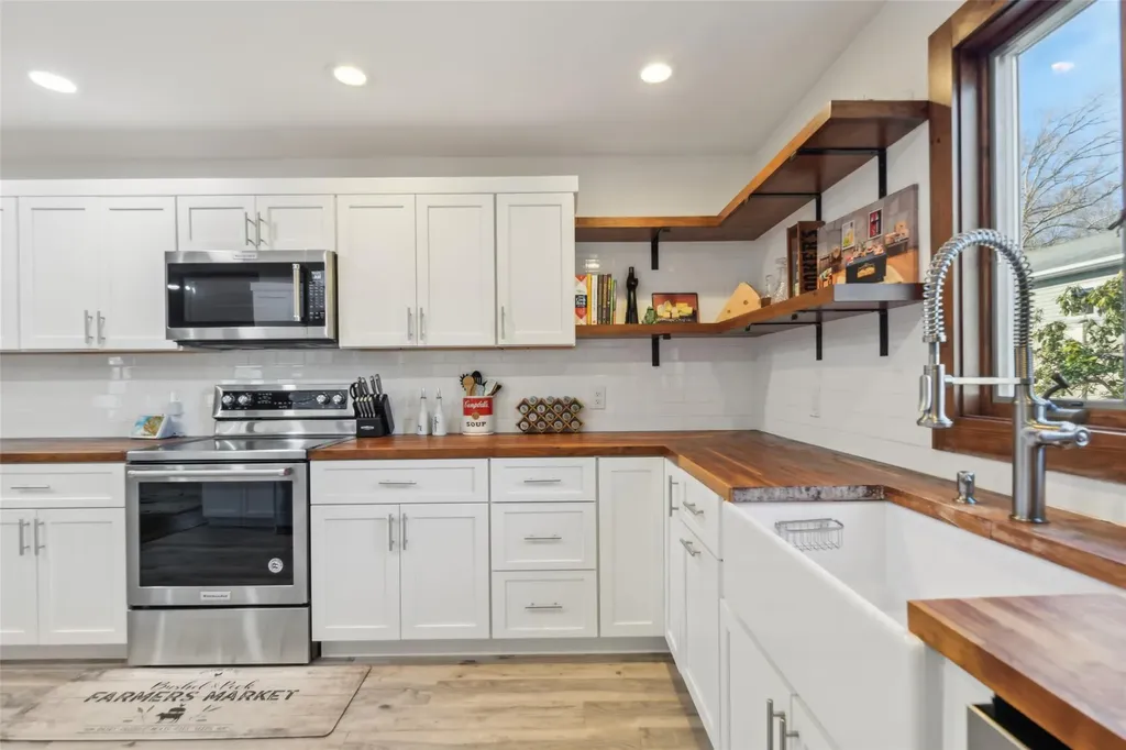 8 Rustic Road Yaphank NY 11980