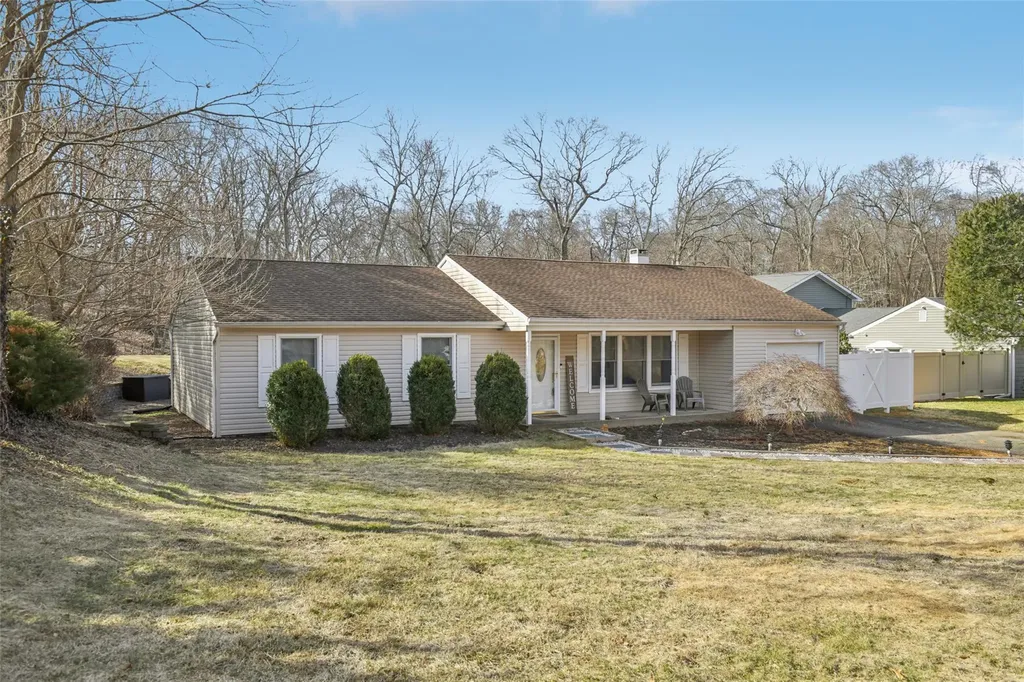 8 Rustic Road Yaphank NY 11980