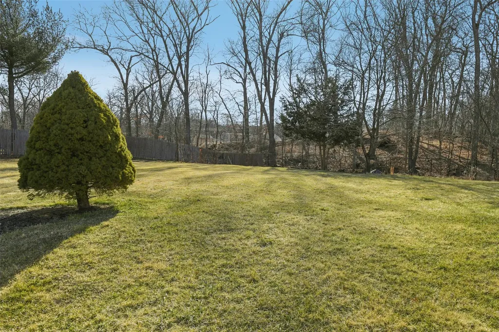 8 Rustic Road Yaphank NY 11980