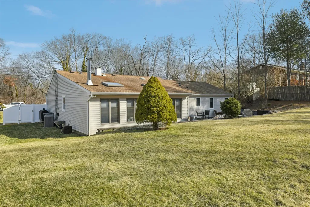 8 Rustic Road Yaphank NY 11980