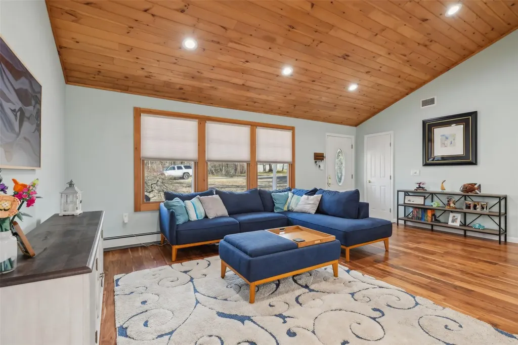 8 Rustic Road Yaphank NY 11980
